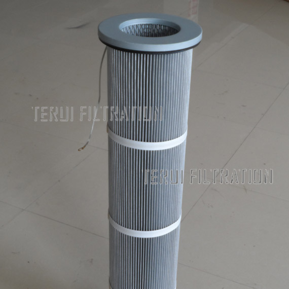 Pleated antistatic filter cartridge