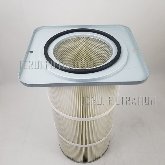 Polyester filter cartridge with mounting plate